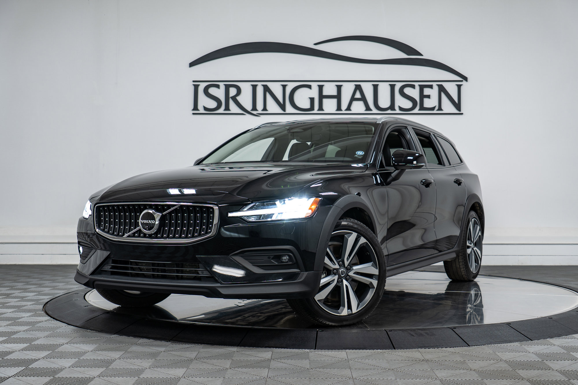 Used 2024 Volvo V60 B5 Cross Country Plus image 26