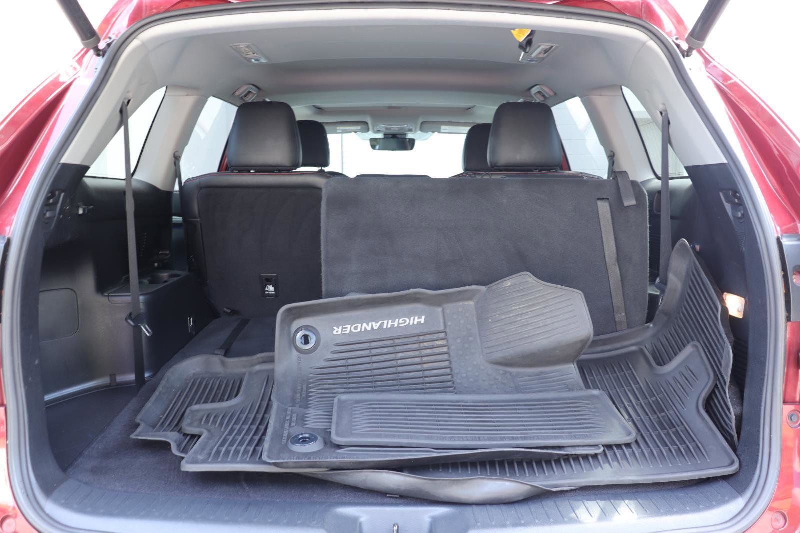Used 2019 Toyota Highlander SE FWD image 16