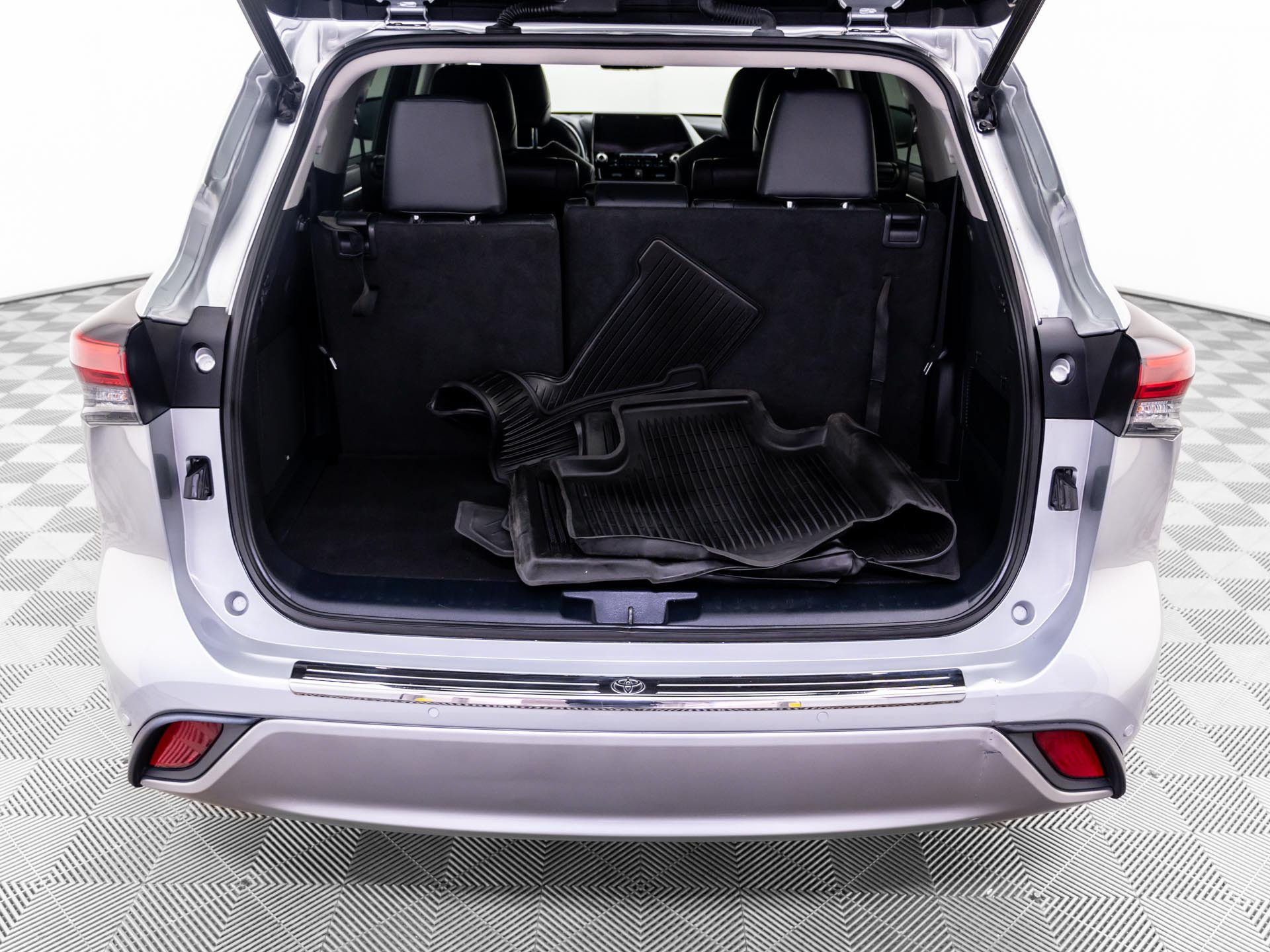Used 2021 Toyota Highlander Platinum AWD/4WD image 32