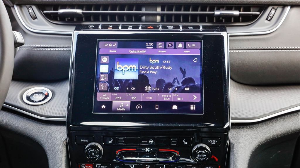 New 2025 Jeep Grand Cherokee L Altitude image 15