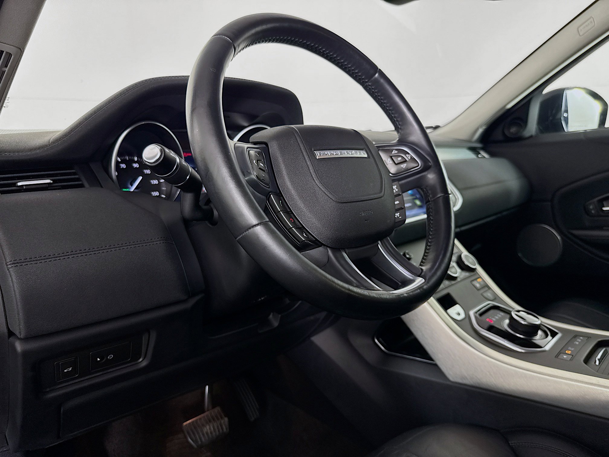 Used 2017 Land Rover Range Rover Evoque SE image 22