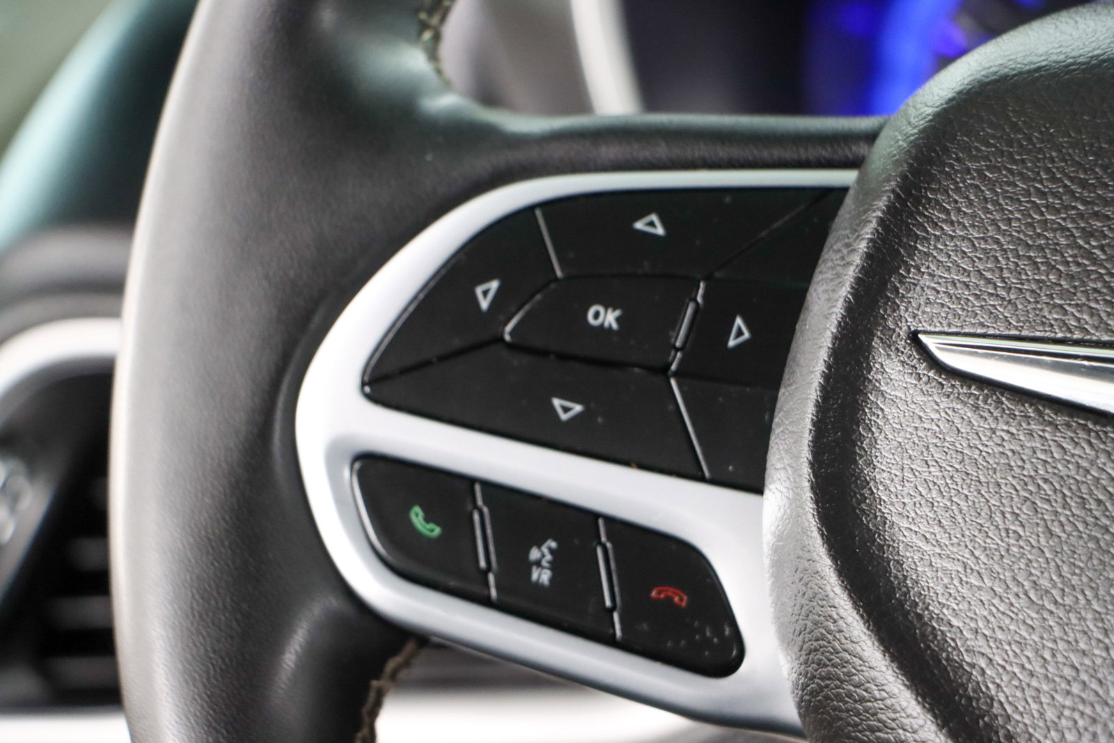 Used 2024 Chrysler Pacifica Touring-L image 13