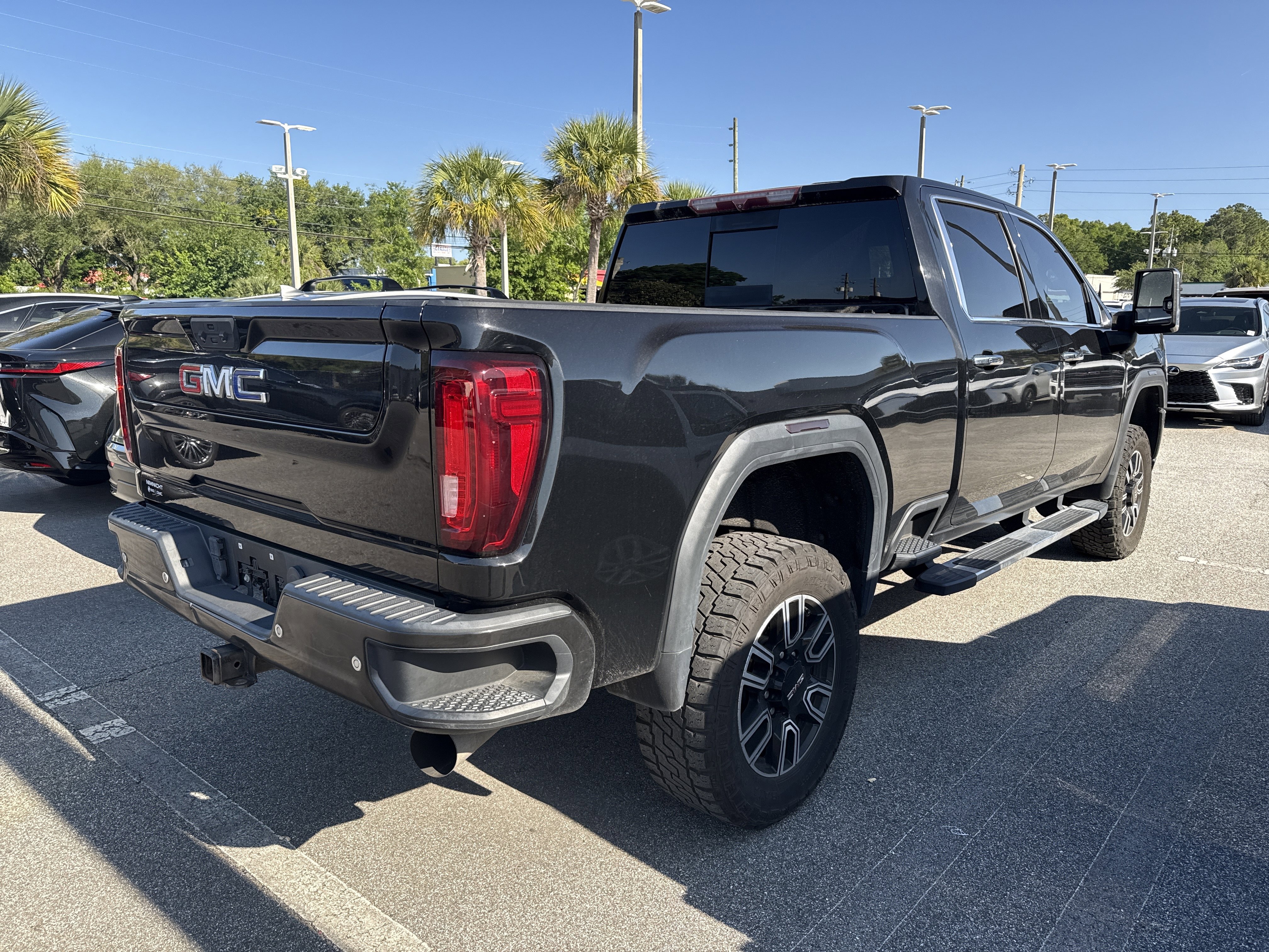 Used 2021 GMC Sierra 2500 SLT w/ SLT Premium Package image 4