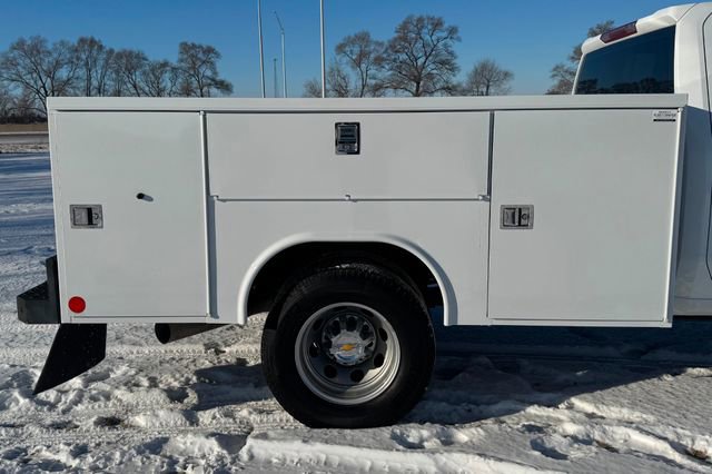Used 2025 Chevrolet Silverado 3500 W/T image 9