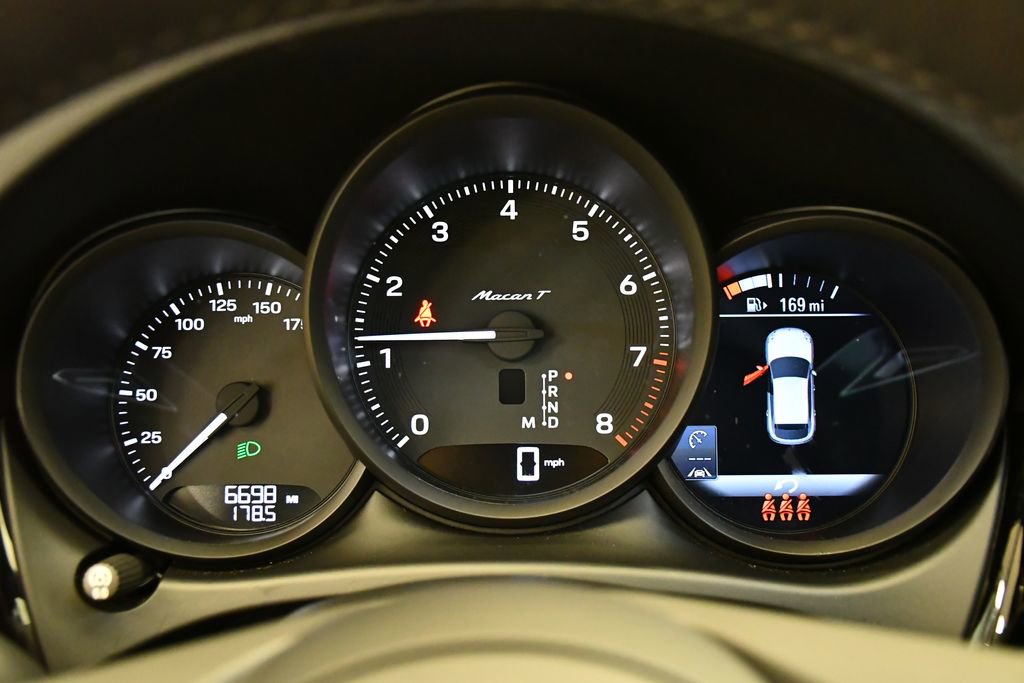 Used 2025 Porsche Macan Turbo image 28