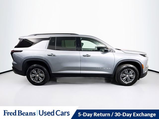 Used 2025 Chevrolet Traverse LT image 9