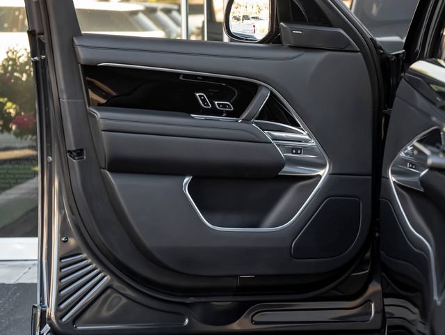 Used 2023 Land Rover Range Rover Long Wheelbase SE AWD/4WD image 12