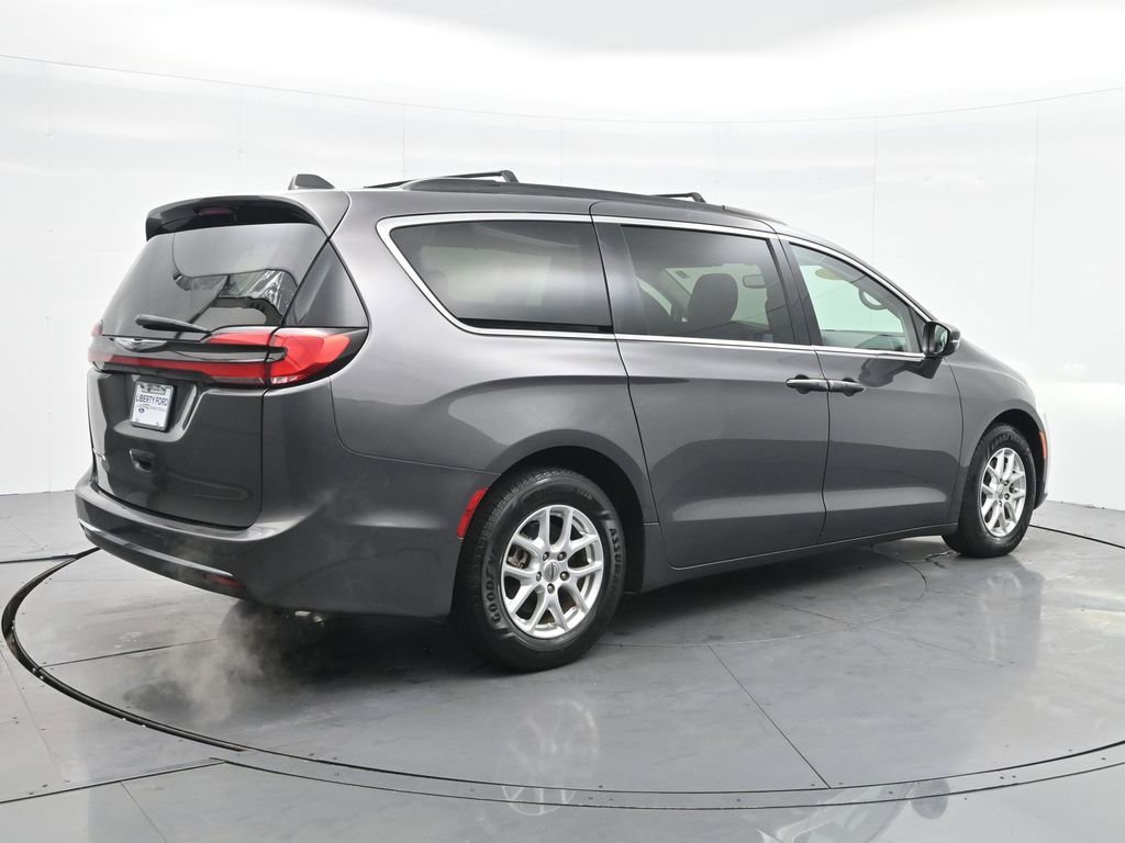 Used 2022 Chrysler Pacifica Touring-L image 7