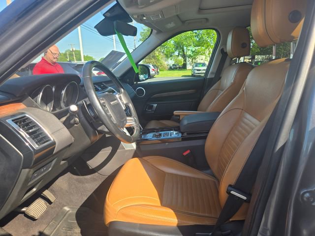 Used 2017 Land Rover Discovery HSE AWD/4WD image 6