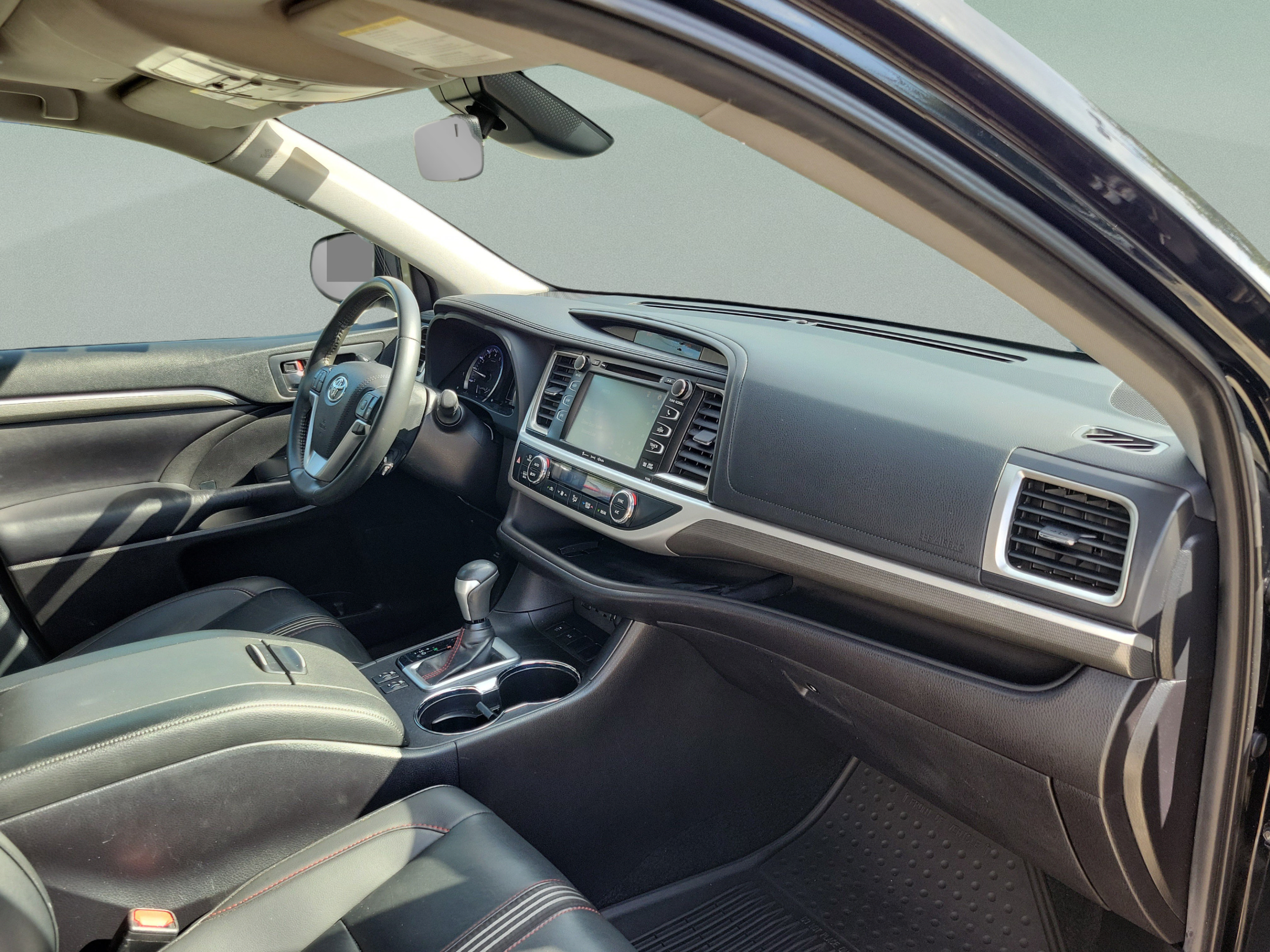 Used 2019 Toyota Highlander SE FWD image 27