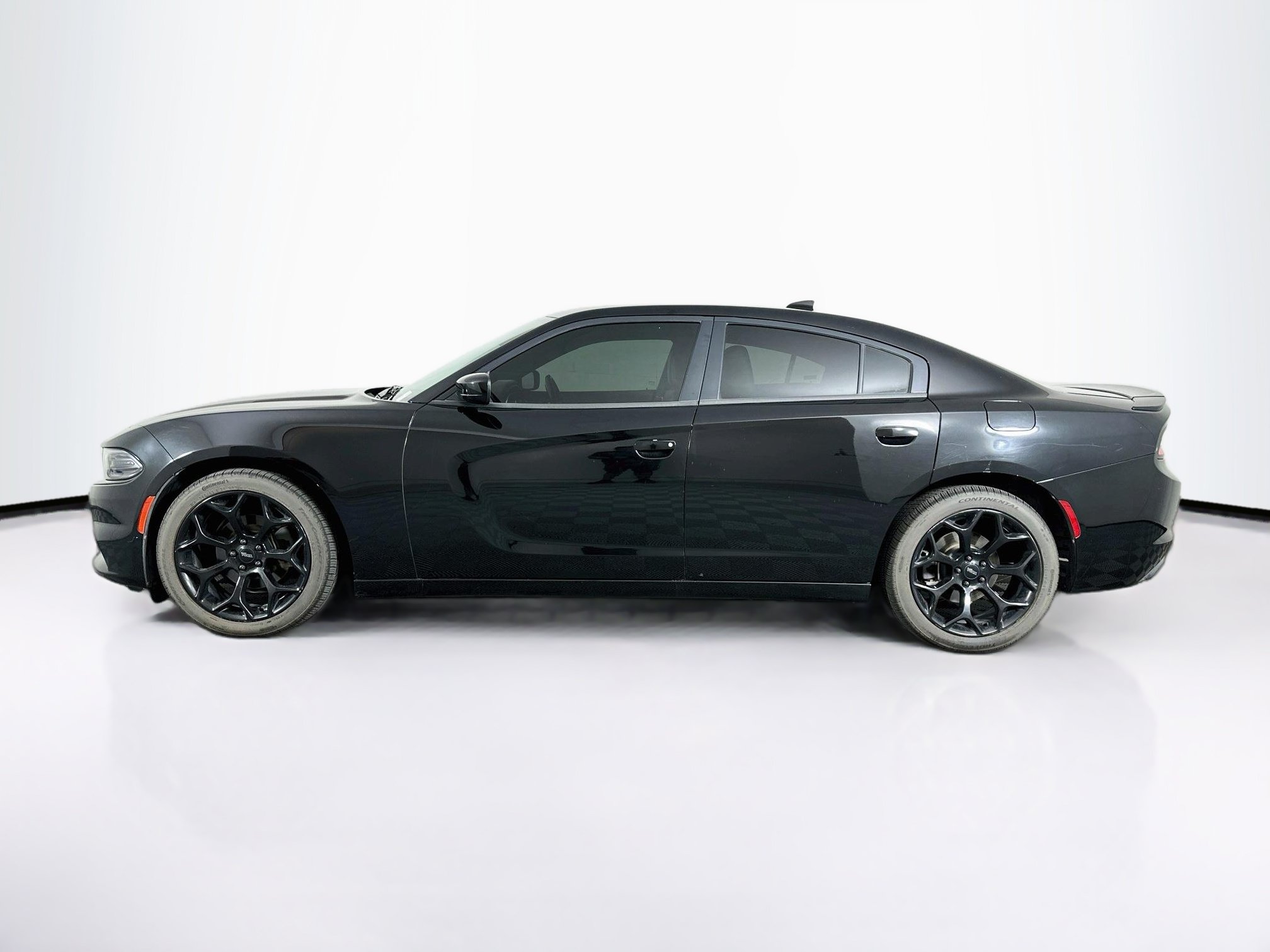Used 2015 Dodge Charger SXT w/ Plus Group RWD image 4