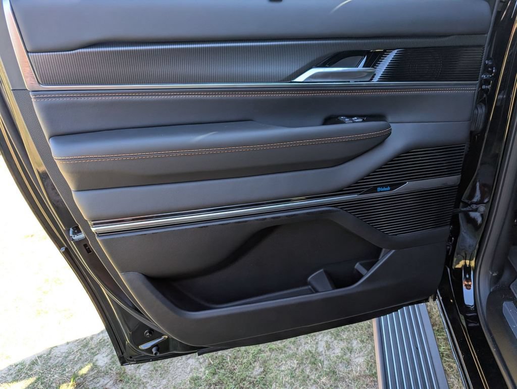New 2026 Jeep Grand Wagoneer L Summit AWD/4WD image 25