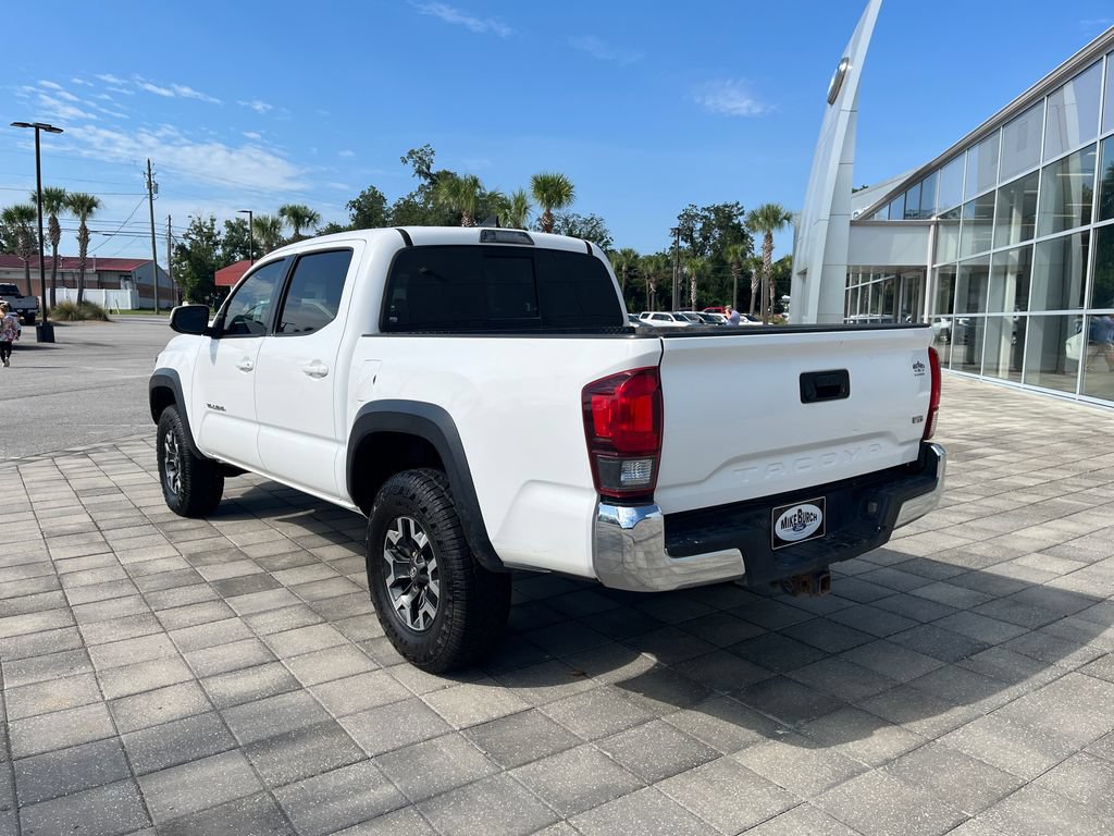 Used 2018 Toyota Tacoma TRD Off-Road AWD/4WD image 4