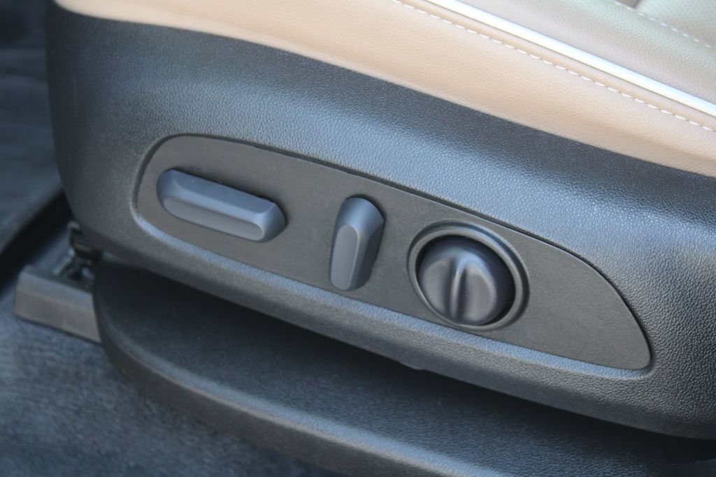 Used 2023 Chevrolet Traverse Premier FWD image 26