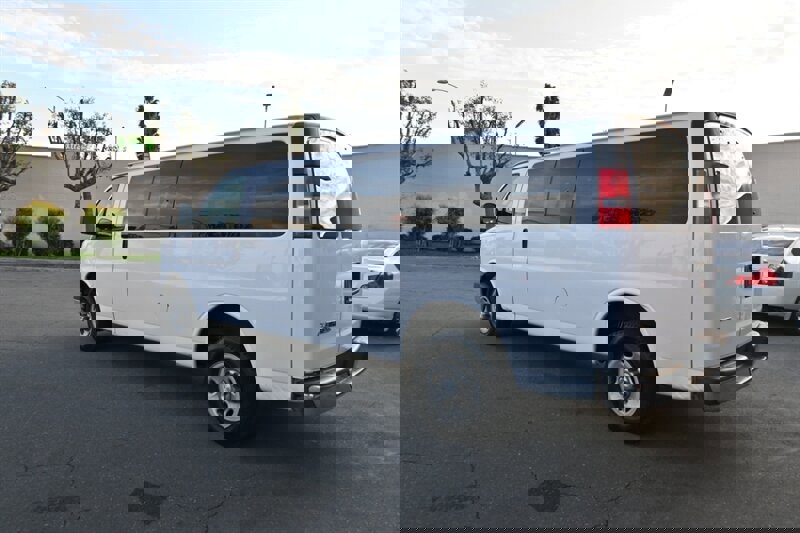 Used 2017 Chevrolet Express 3500 LT w/ LT Preferred Equipment Group image 2