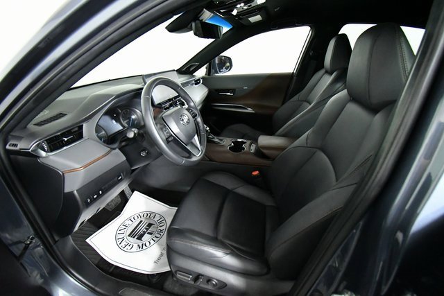 Used 2023 Toyota Venza XLE image 5