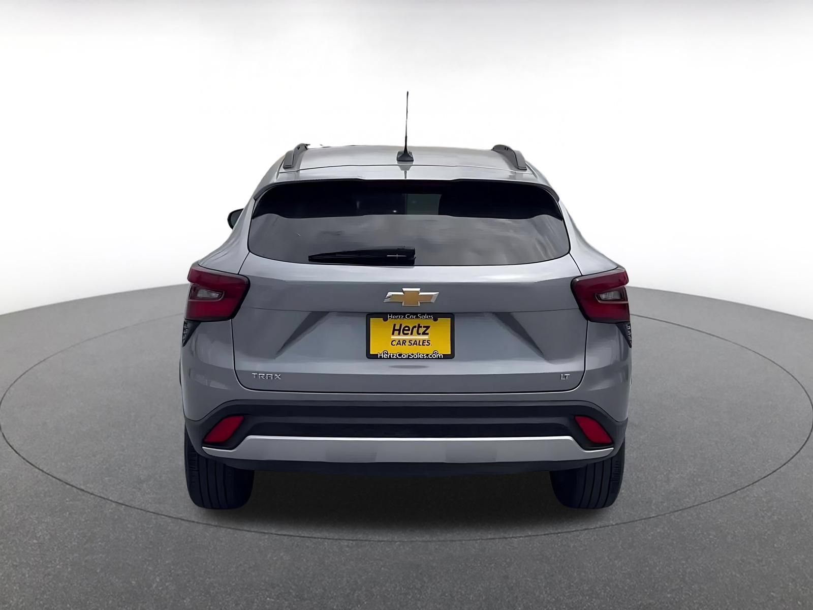 Used 2025 Chevrolet Trax LT FWD image 12