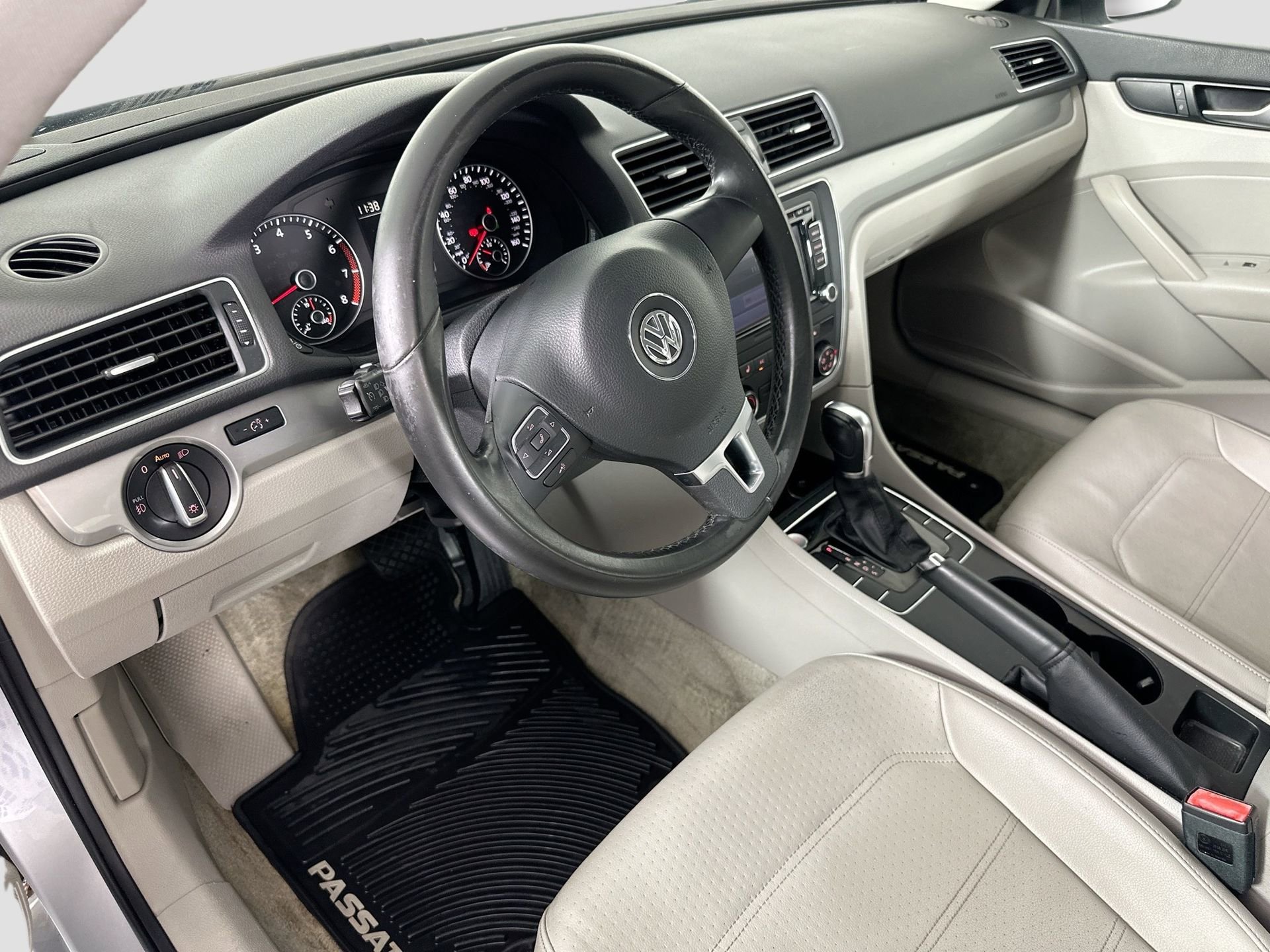 Used 2015 Volkswagen Passat 1.8T Limited Edition image 9