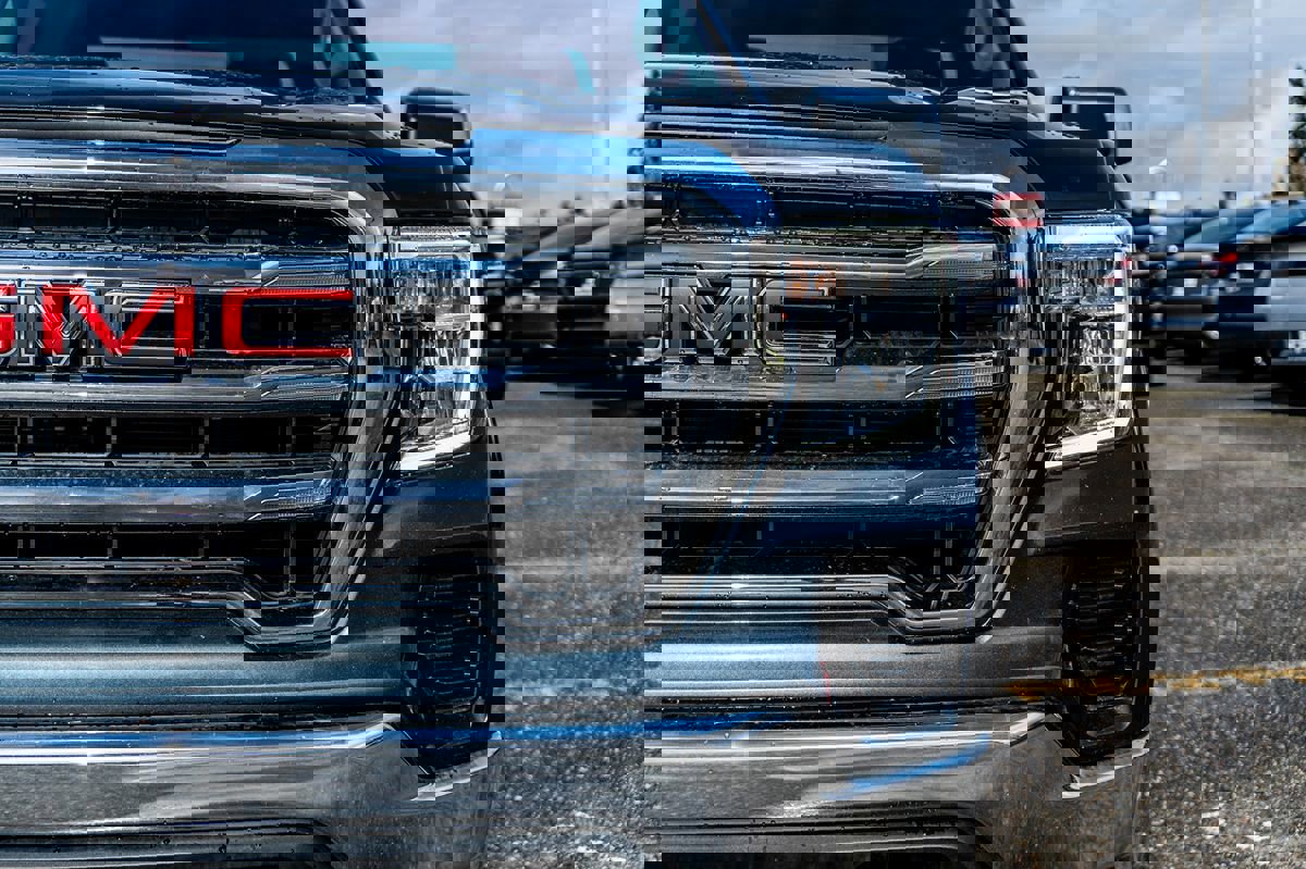 Used 2023 GMC Sierra 1500 SLE image 9