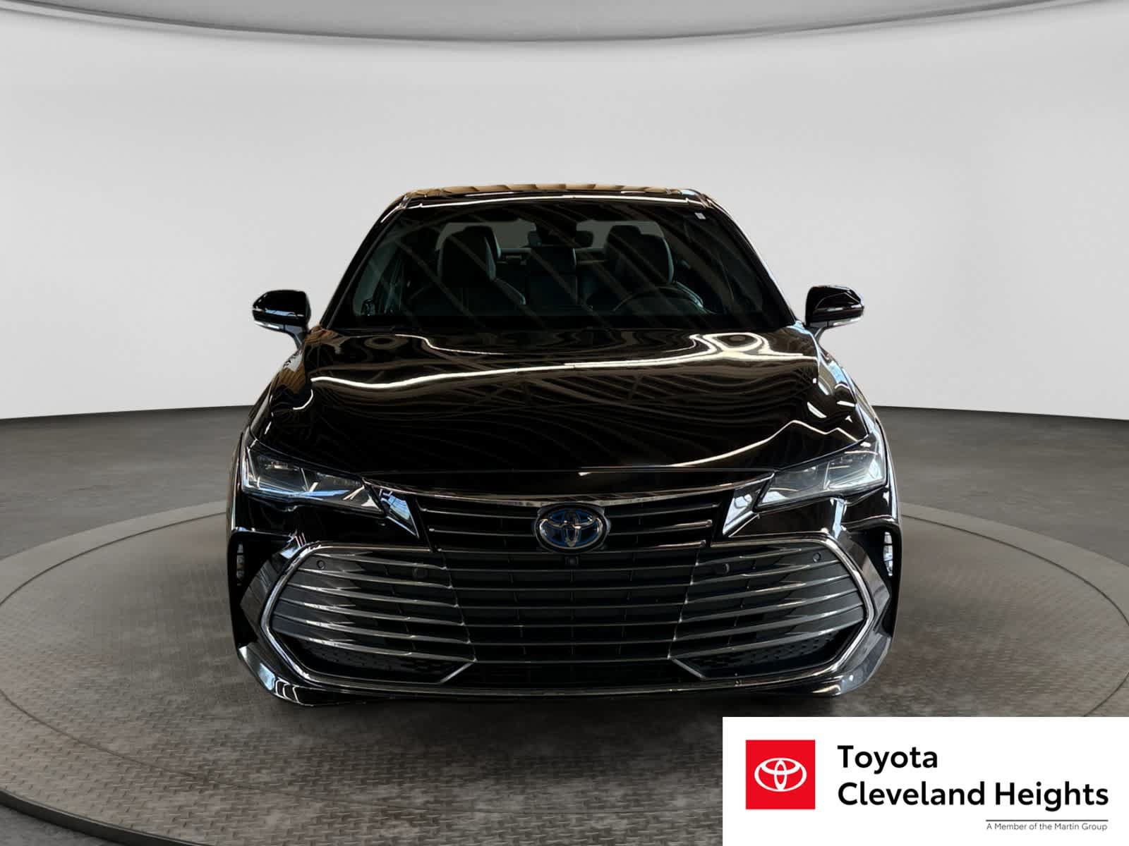 Used 2022 Toyota Avalon Limited w/ Advanced Safety Package FWD image 2