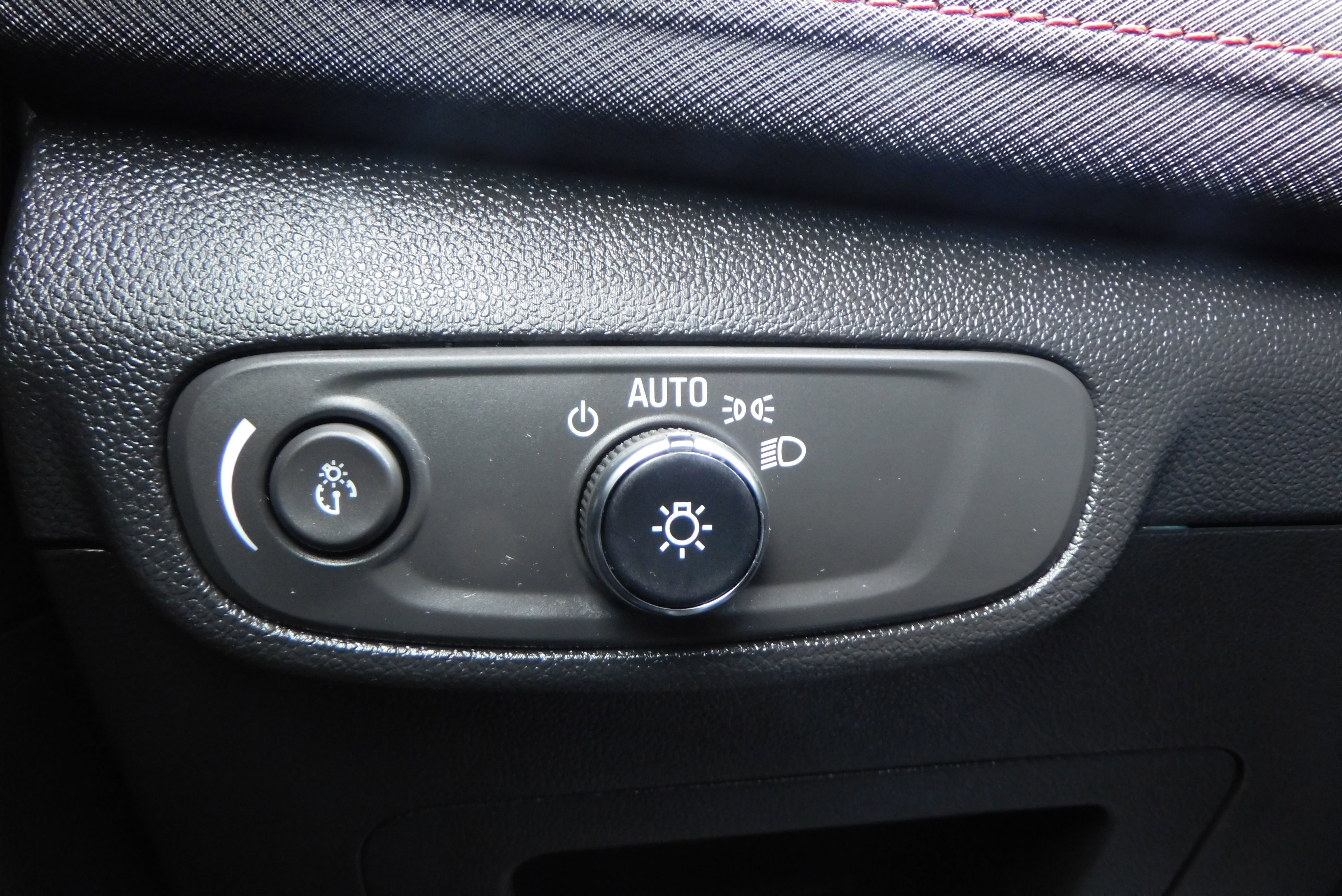 Used 2024 Chevrolet TrailBlazer RS w/ Convenience Package image 16