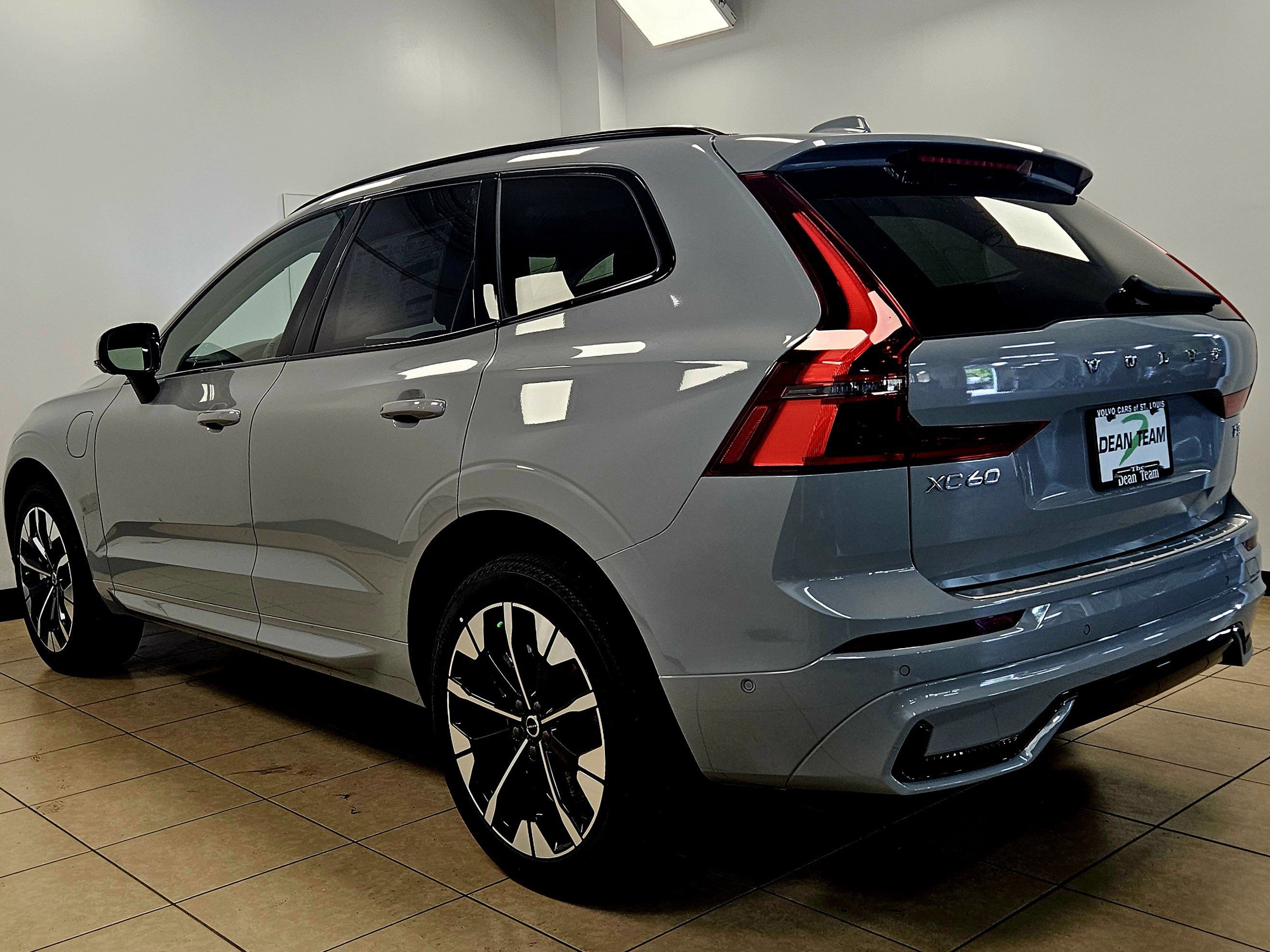 New 2026 Volvo XC60 T8 Plus w/ Protection Package Premier AWD/4WD image 6