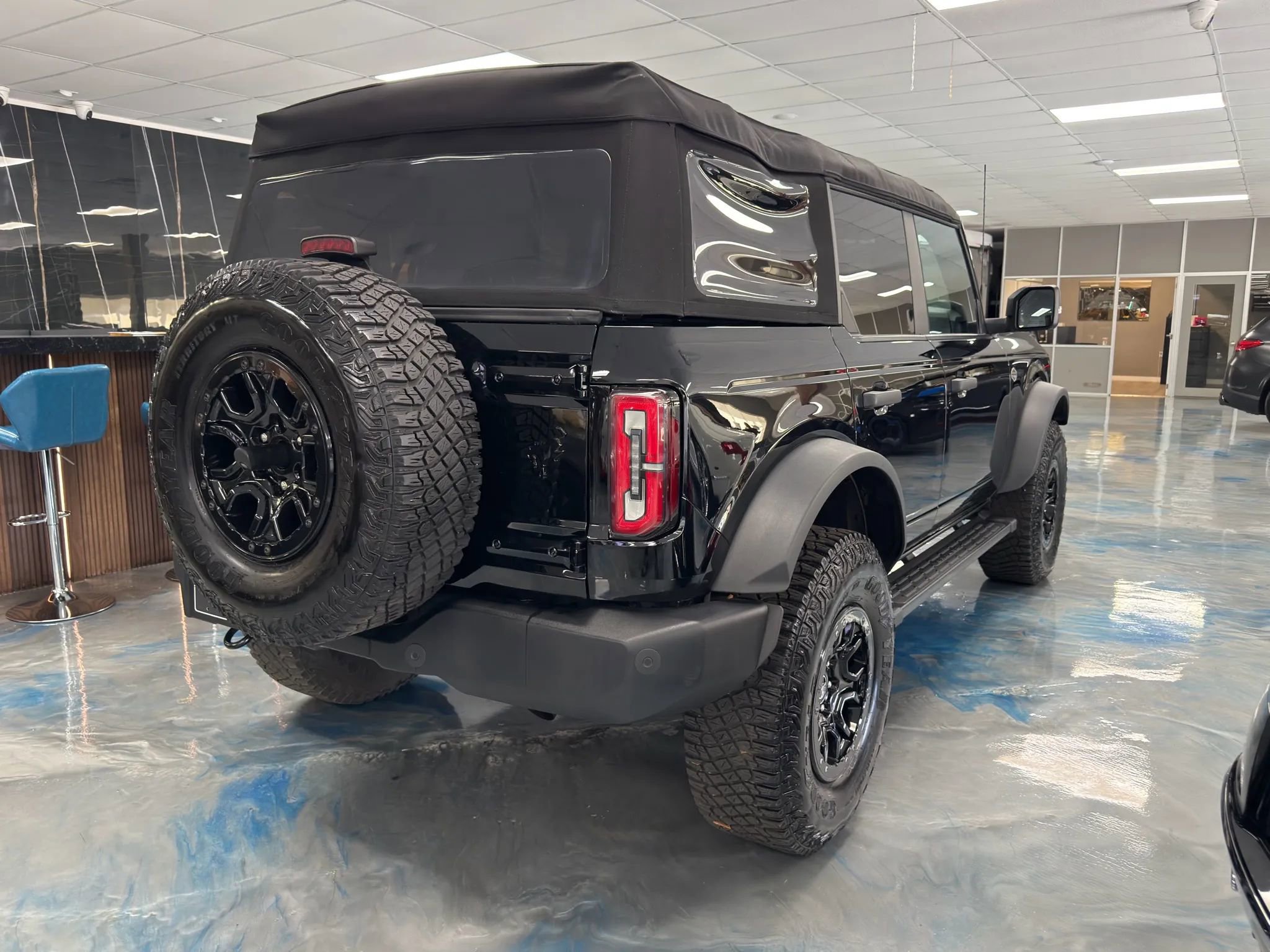 Used 2023 Ford Bronco Wildtrak image 7