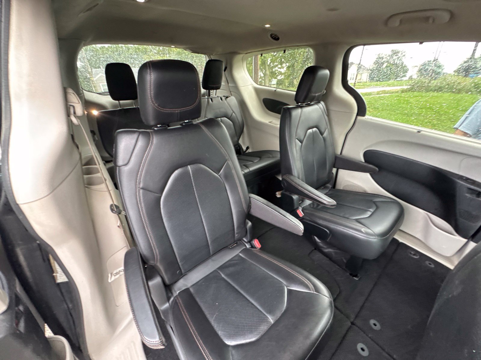 Used 2018 Chrysler Pacifica Touring-L FWD image 27