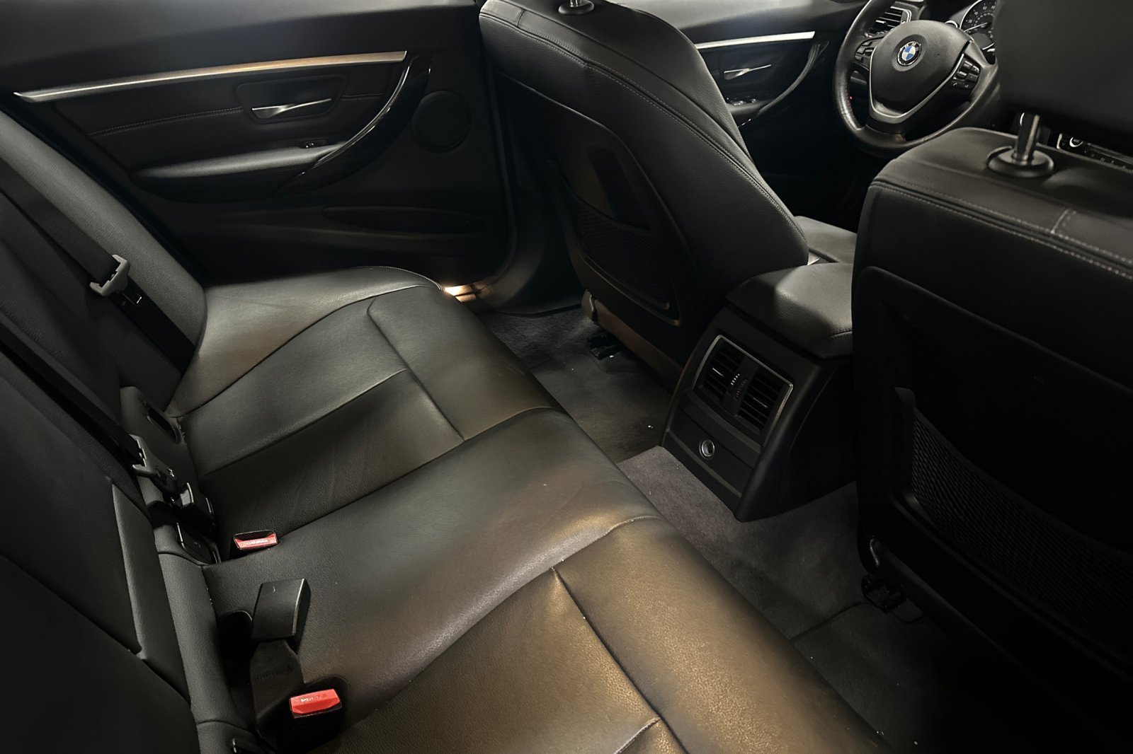 Used 2018 BMW 330i Sedan RWD image 17