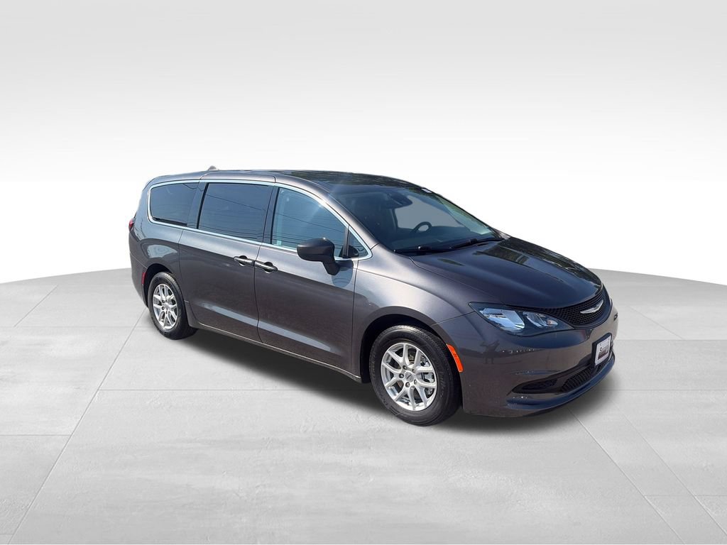 Used 2023 Chrysler Voyager LX FWD image 8