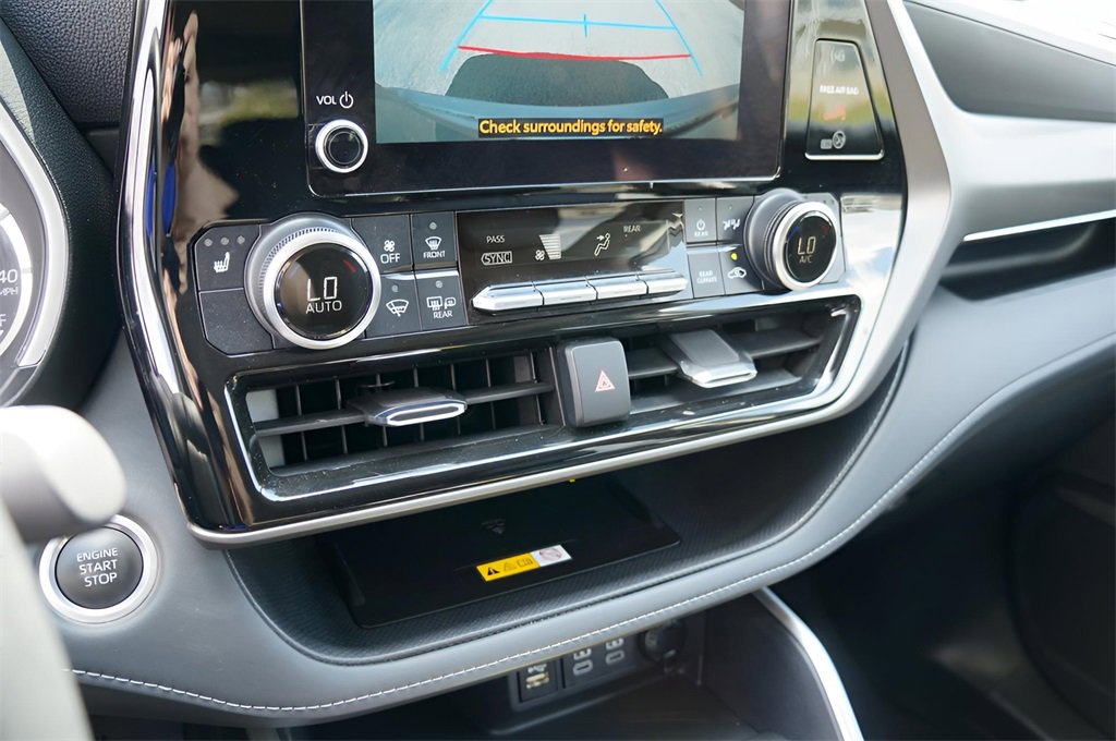 Used 2024 Toyota Highlander Platinum image 18