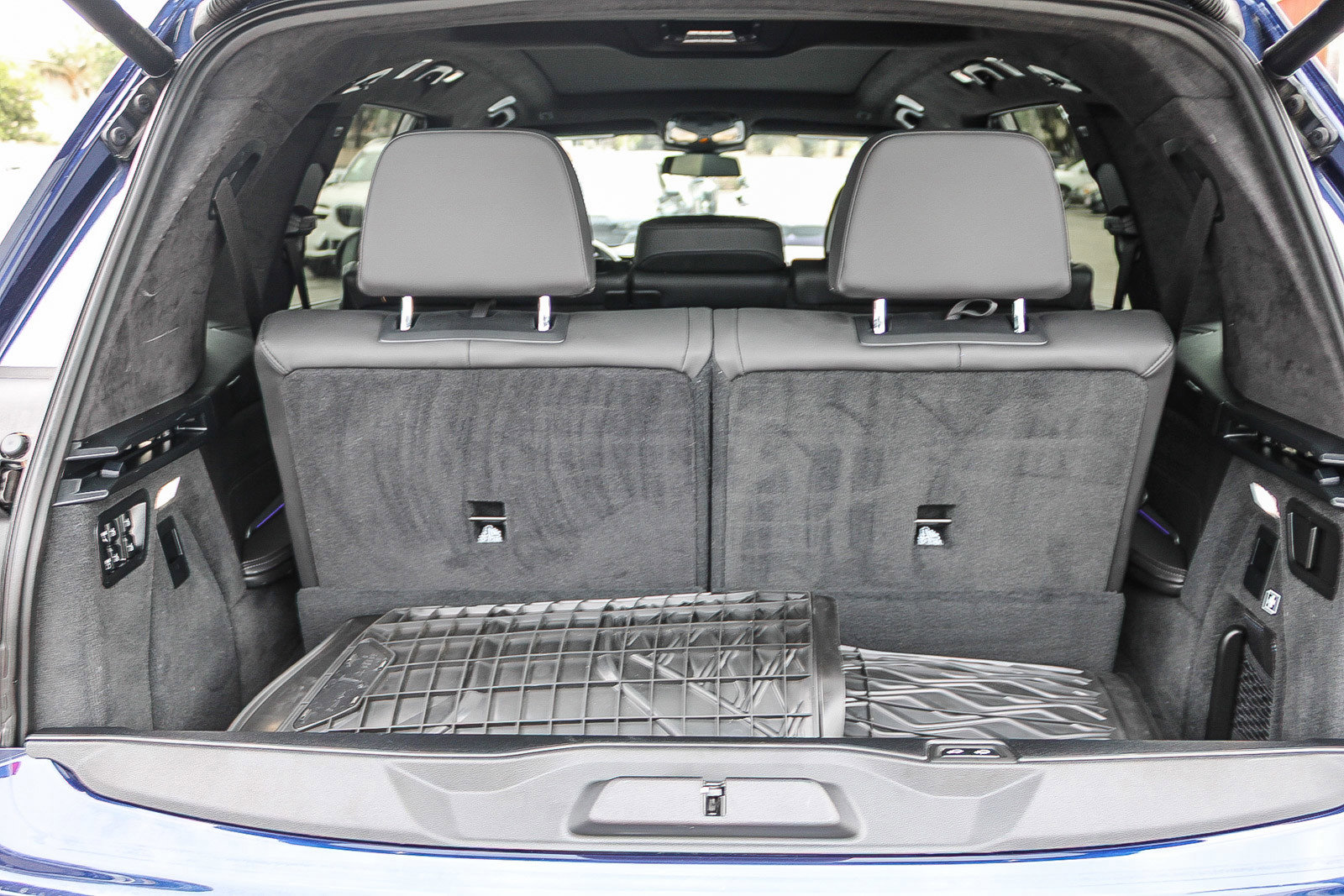 Used 2023 BMW X7 M60i w/ Executive Package image 26