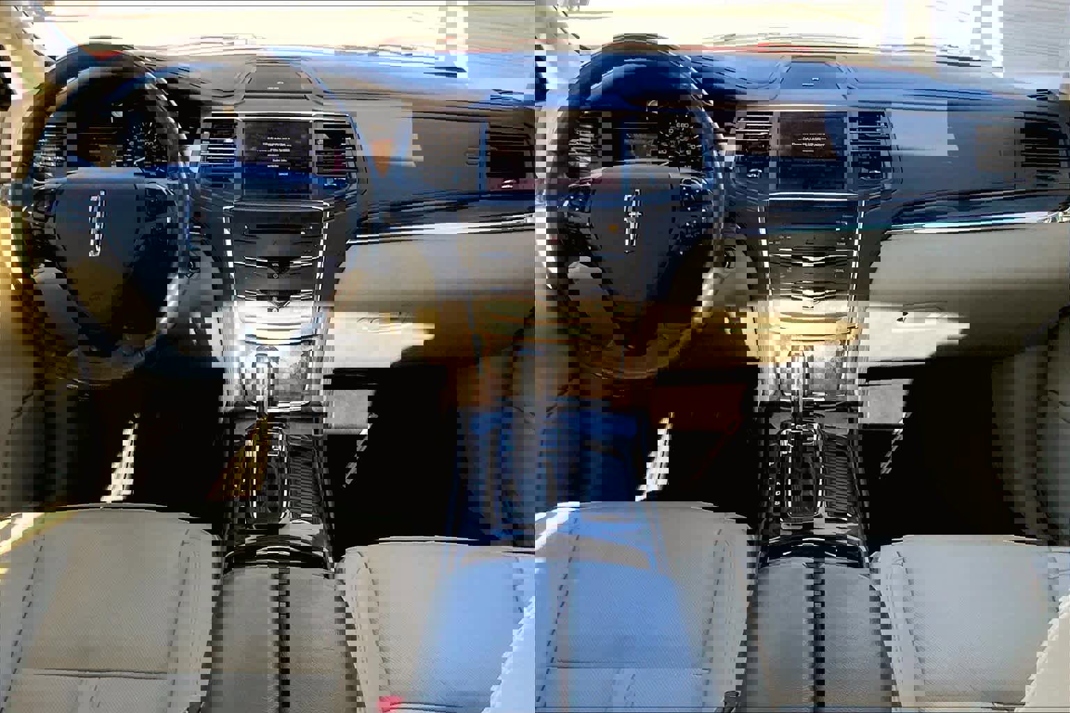 Used 2014 Lincoln MKS AWD w/ Equipment Group 201A image 15