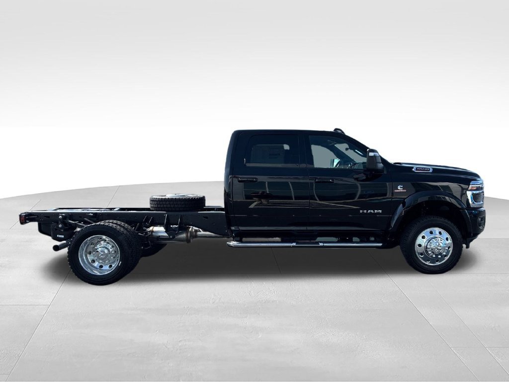 New 2026 RAM 4500 4x4 Crew Cab DRW w/ Laramie Trim Package image 4