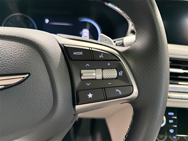 Used 2025 Genesis G70 2.5T image 17