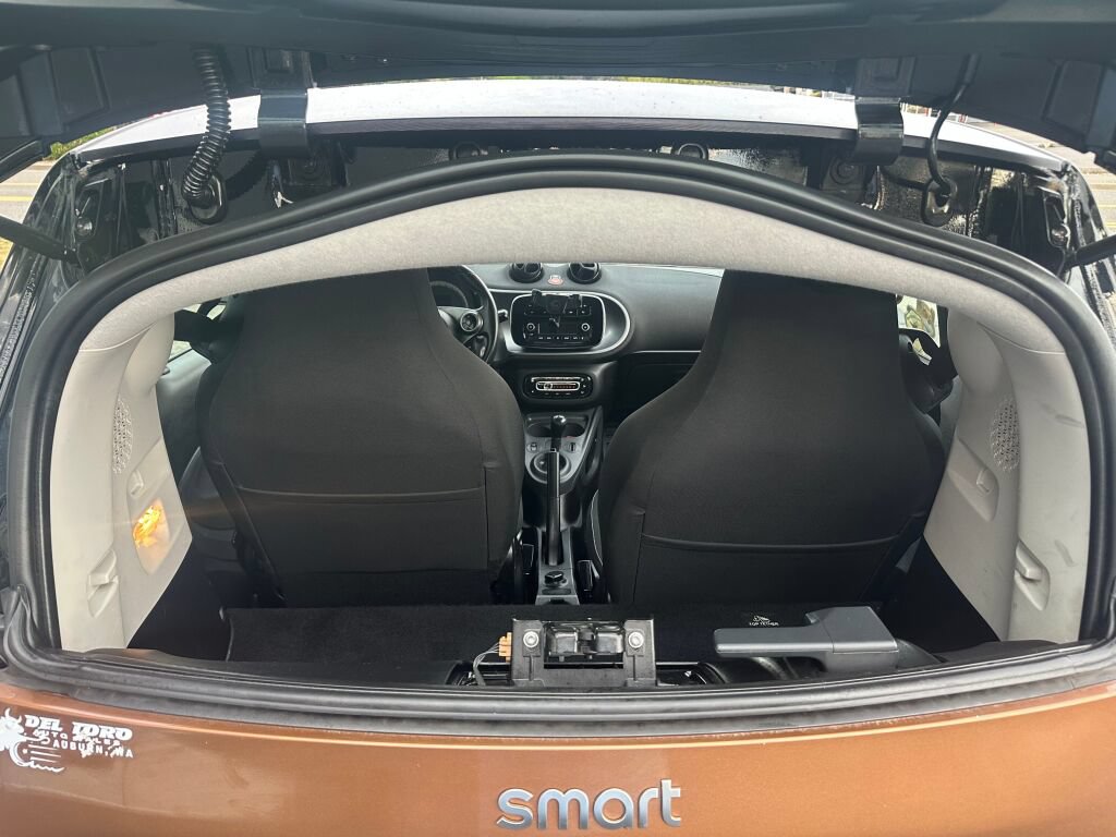 Used 2016 smart fortwo passion RWD image 12