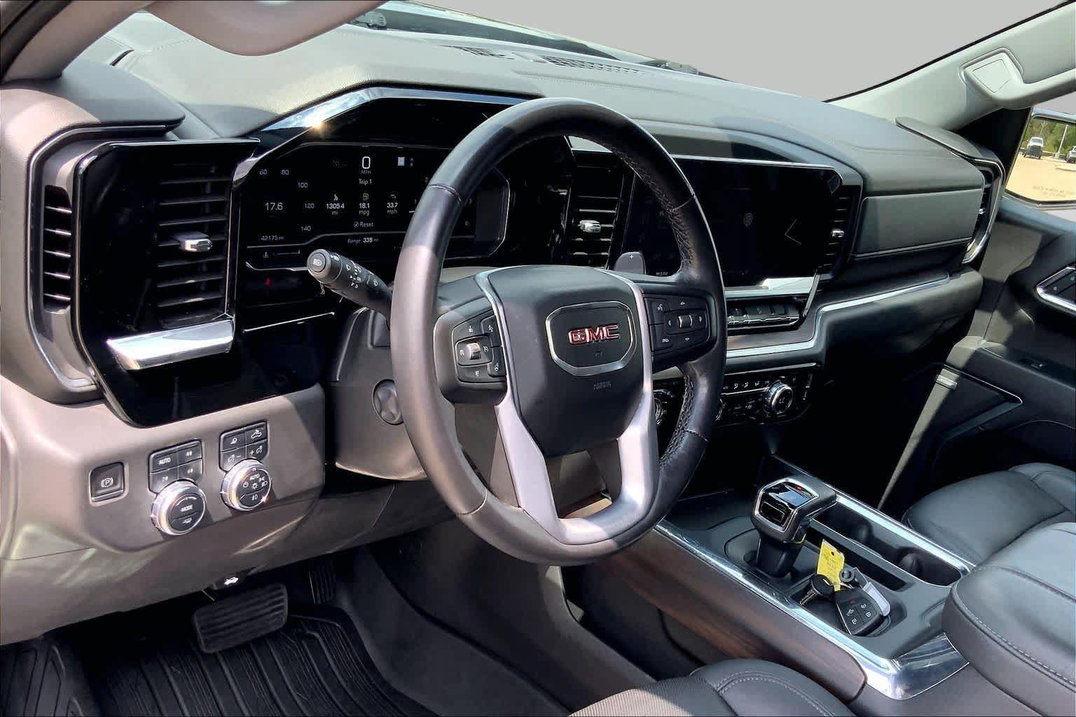 Used 2023 GMC Sierra 1500 SLT AWD/4WD image 17