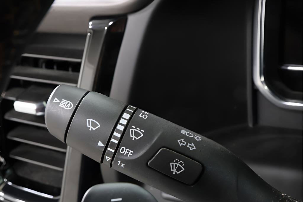 Used 2025 GMC Sierra 1500 AT4 w/ Technology Package image 18