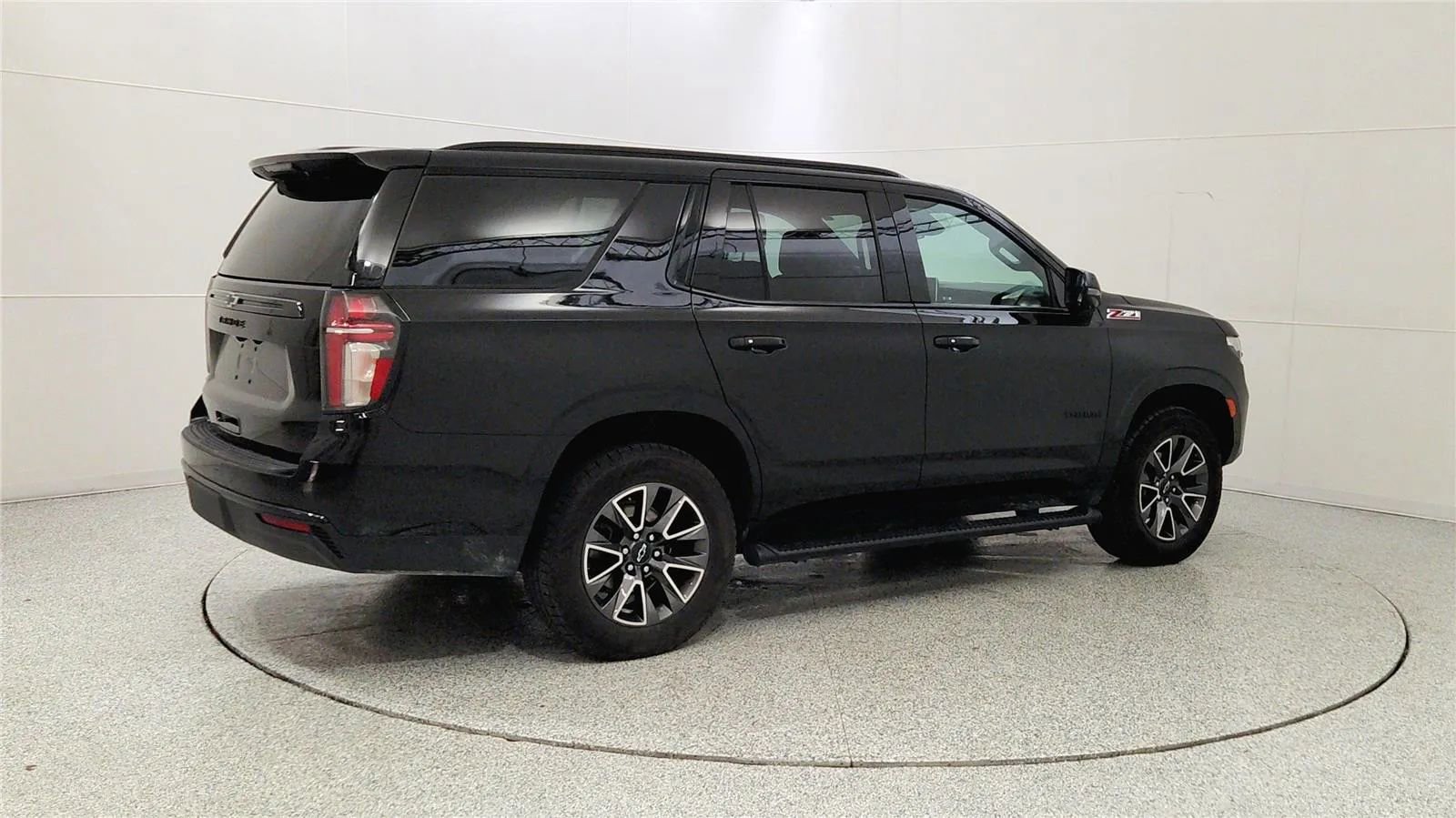 Used 2023 Chevrolet Tahoe Z71 w/ Luxury Package AWD/4WD image 7