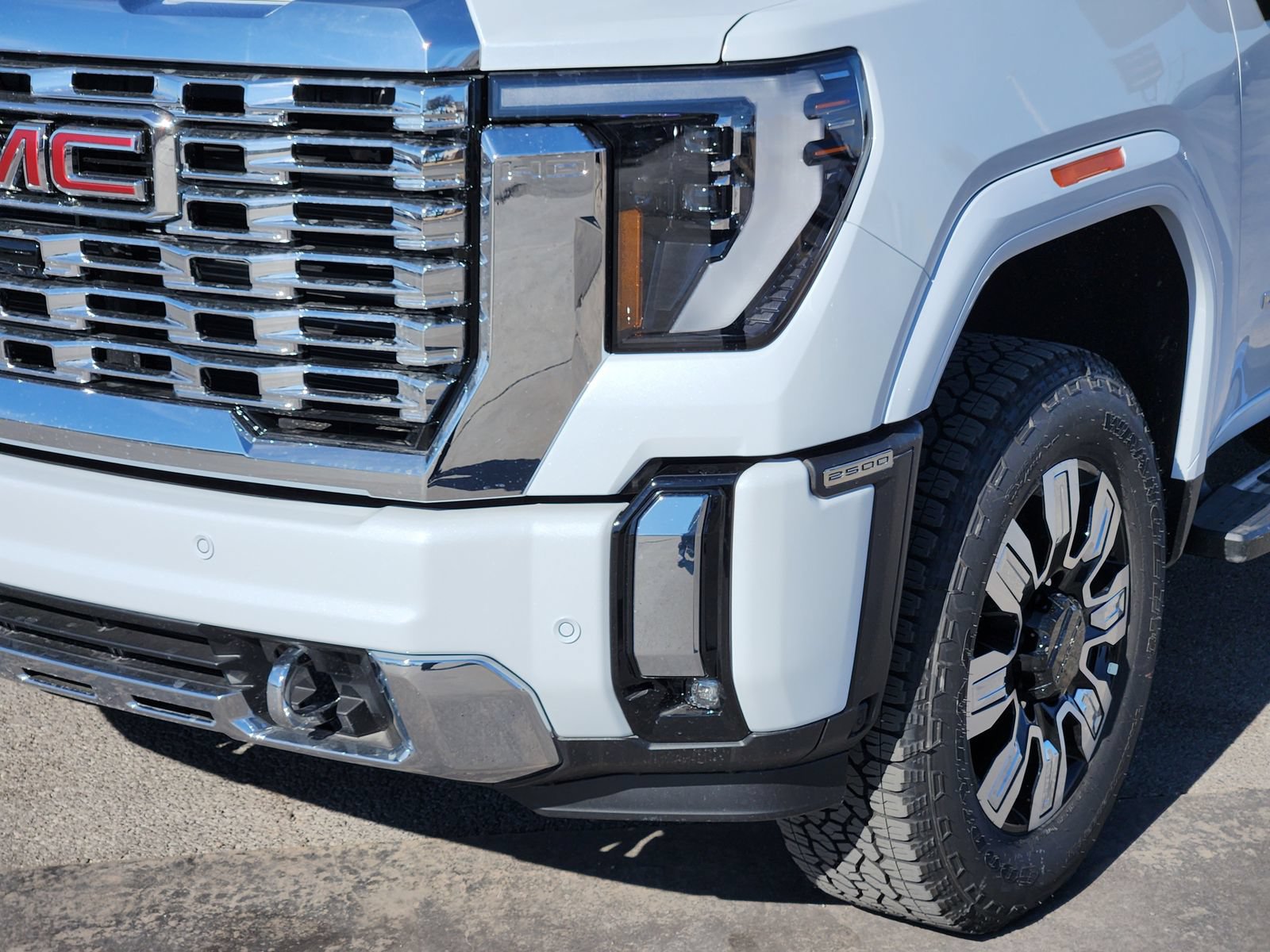 New 2026 GMC Sierra 2500 Denali w/ Denali Reserve Package AWD/4WD image 11