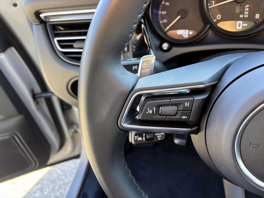 Certified 2024 Porsche Macan image 27