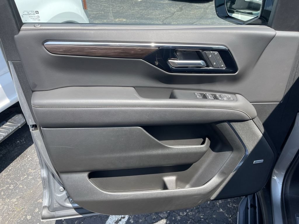 New 2026 Chevrolet Tahoe Premier w/ Sun And Tow Package AWD/4WD image 4