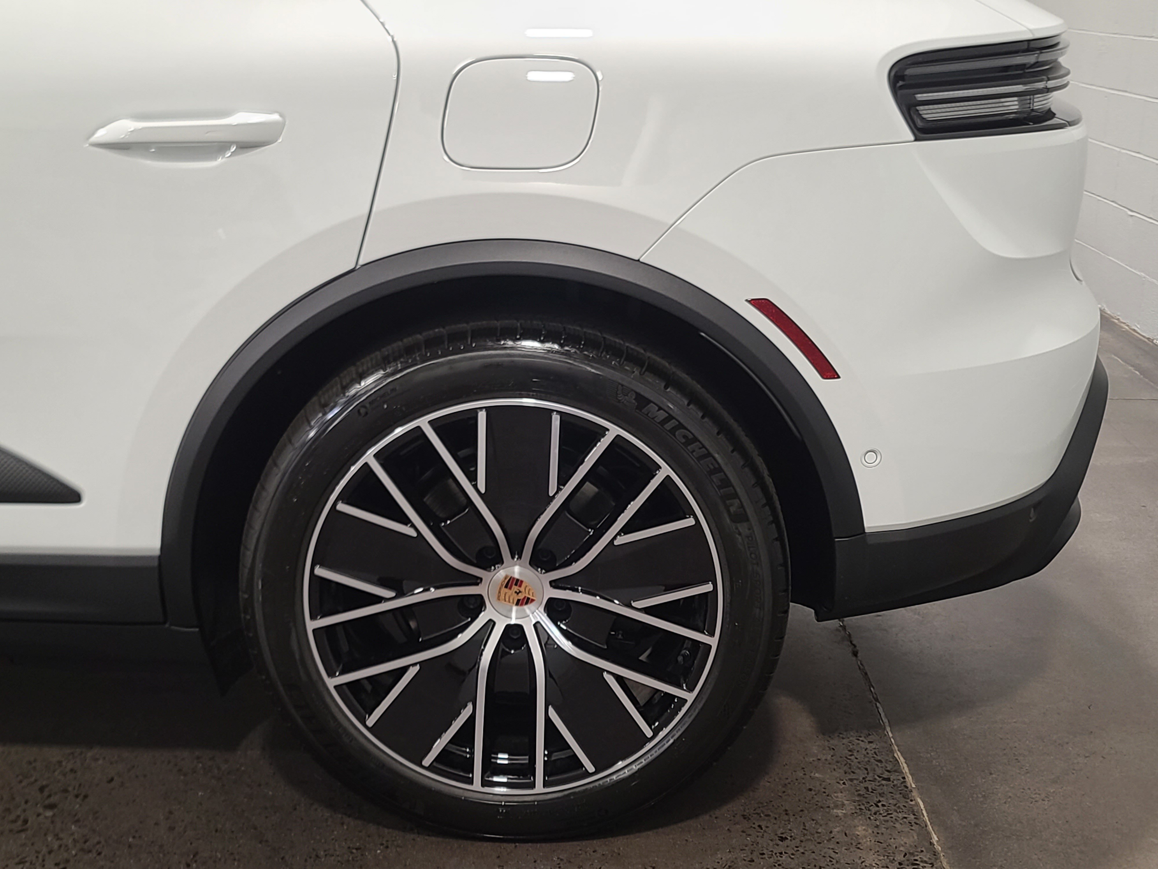 New 2026 Porsche Macan Electric RWD image 34