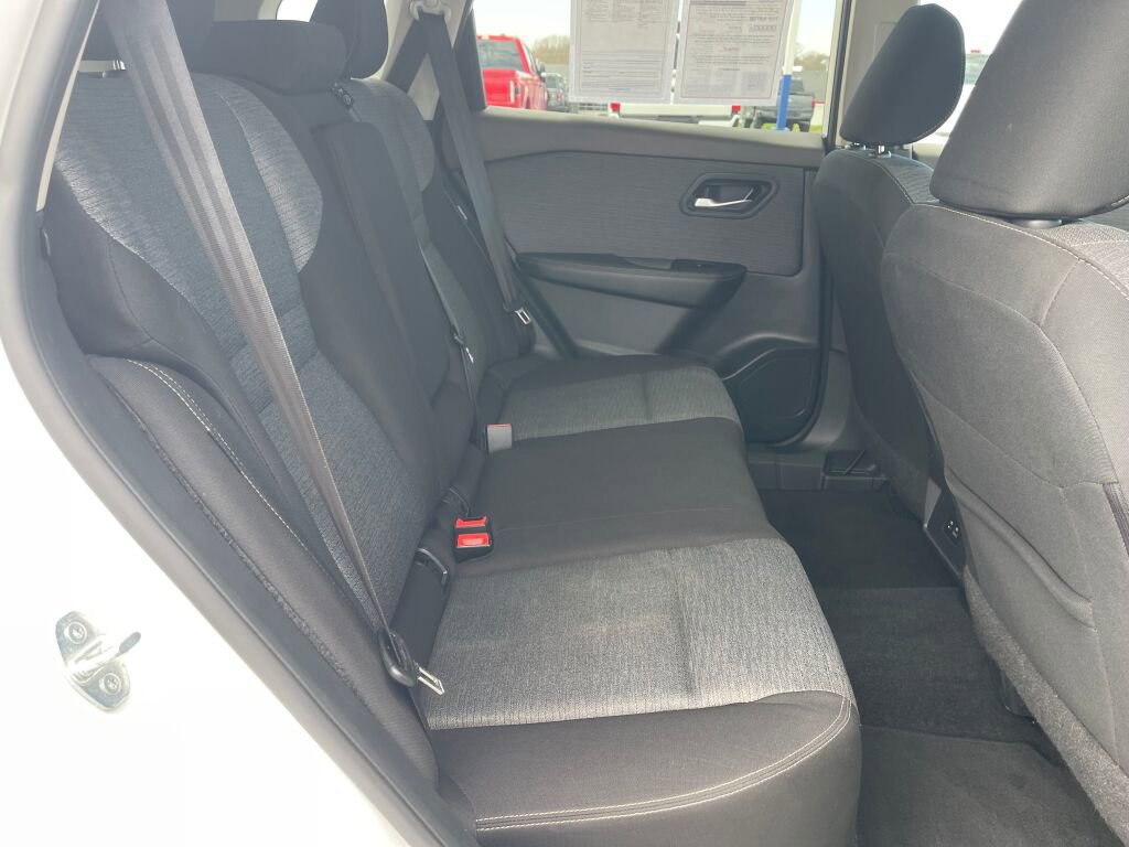 Used 2023 Nissan Rogue SV image 28