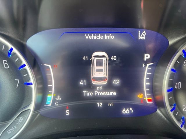 Used 2025 Chrysler Voyager LX image 15