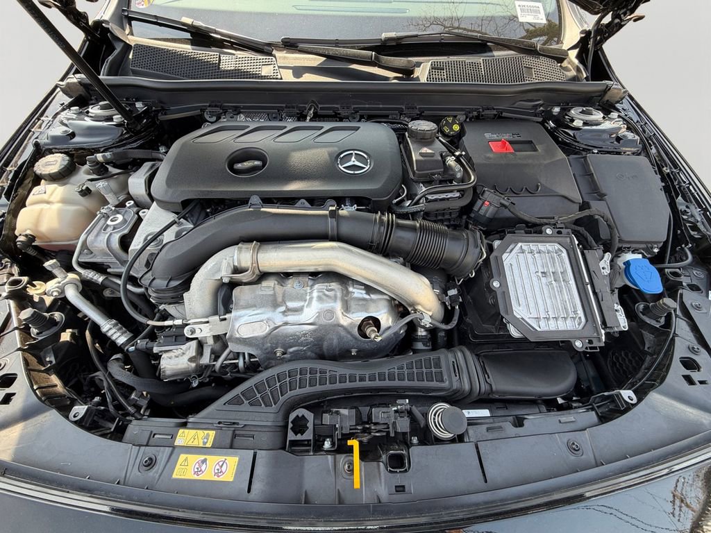 Used 2025 Mercedes-Benz CLA 250 4MATIC image 9