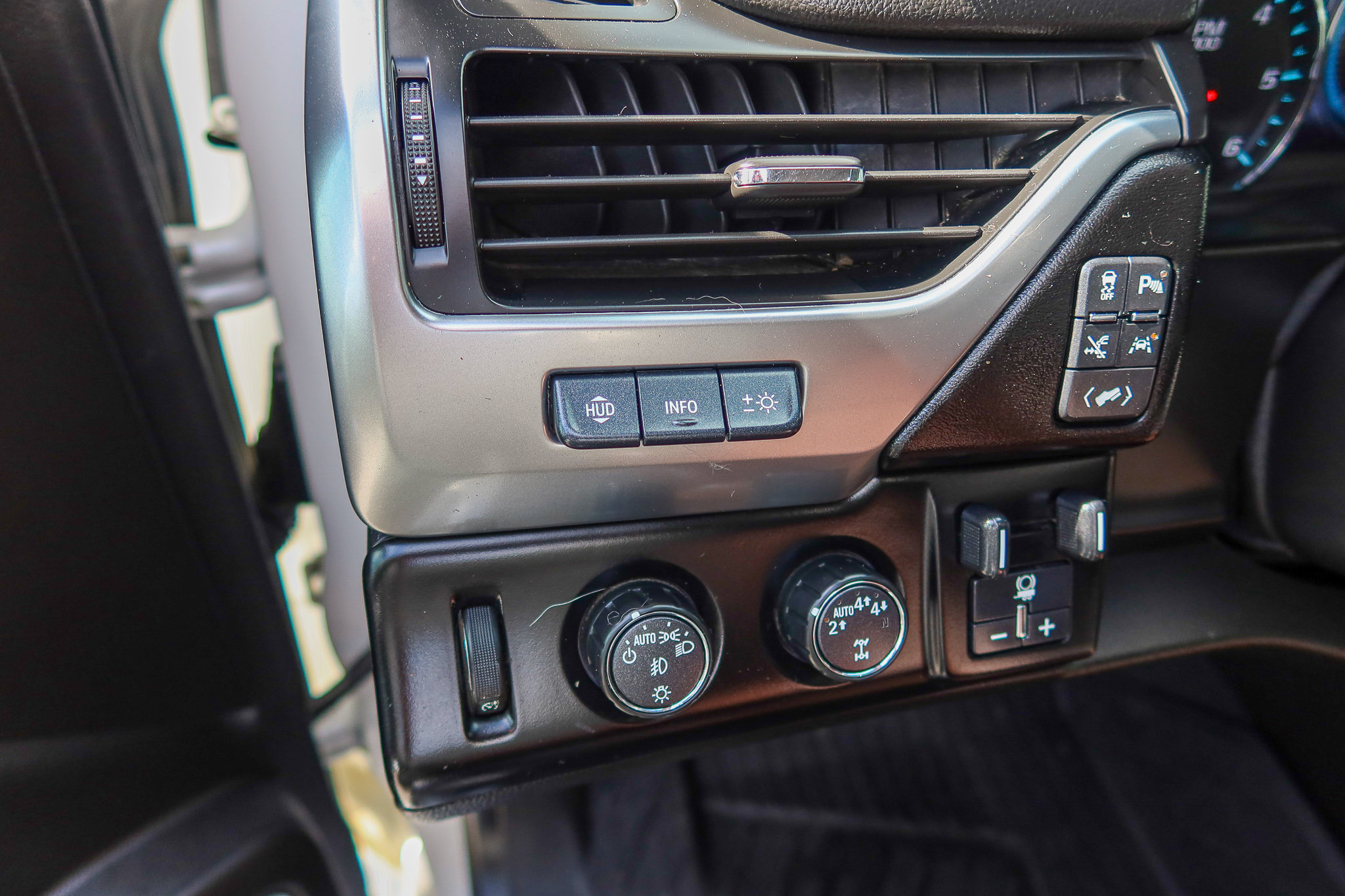 Used 2019 Chevrolet Tahoe Premier w/ Premier Plus Edition AWD/4WD image 19