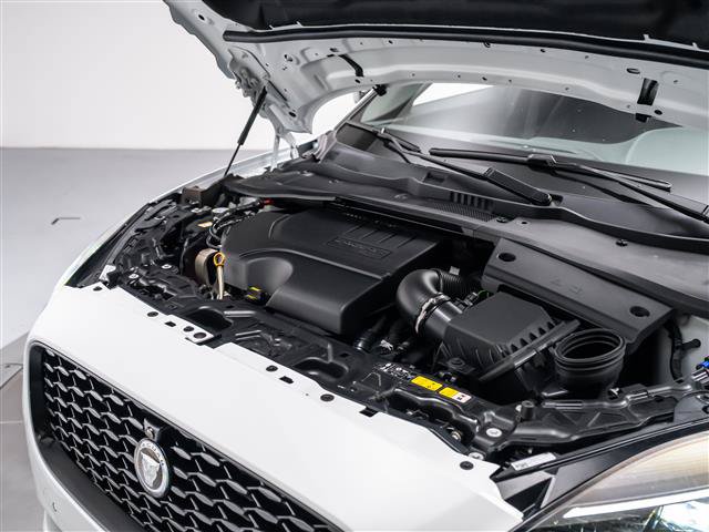 New 2024 Jaguar E-PACE R-Dynamic SE AWD/4WD image 11