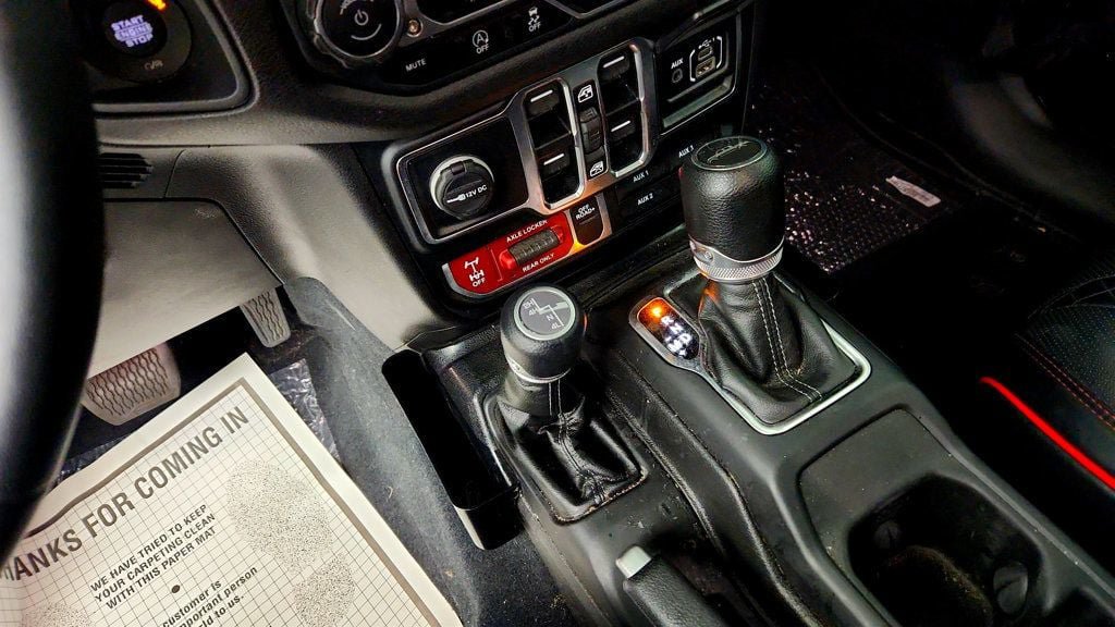 Used 2024 Jeep Gladiator Sport AWD/4WD image 16