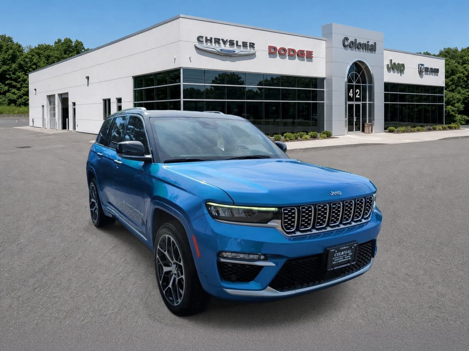 Used 2023 Jeep Grand Cherokee Summit AWD/4WD image 8